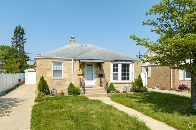 Located in Franklin Park, ranch style homes provide one-story living to home buyers.