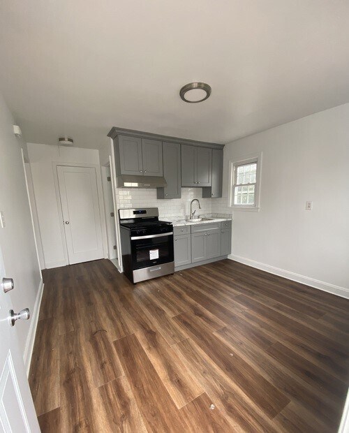 2A George St unit 1st Floor, Glen Cove, NY 11542 - photo 4