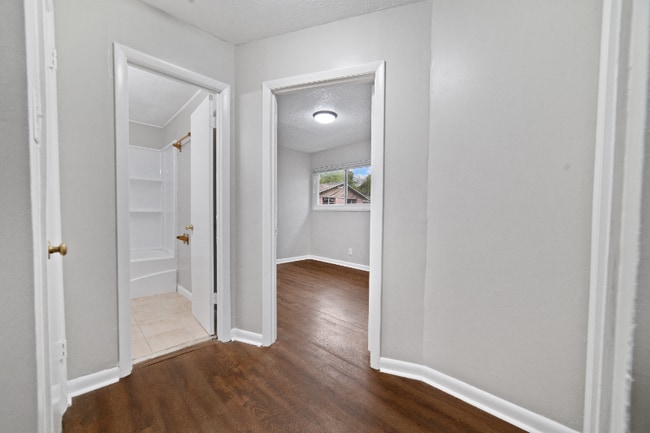 3410 Elizabeth St NW unit 5, Huntsville, AL 35810 - photo 2