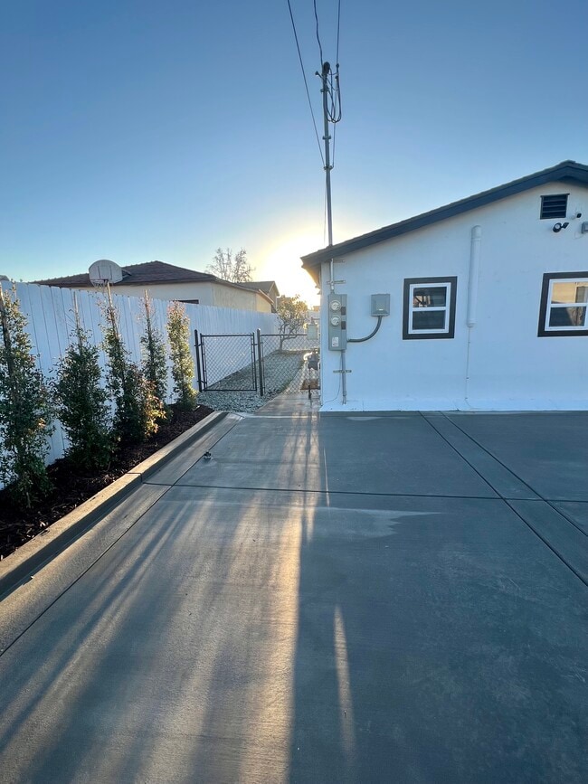 2016 N Ave, National City, CA 91950