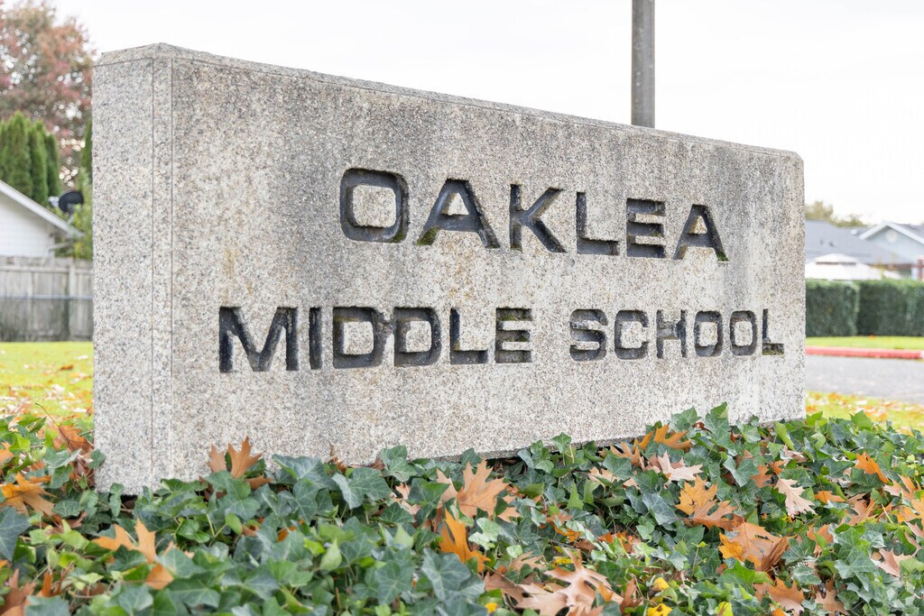 Oaklea Middle School in Junction City gets a 4 out of 10 rating on Great Schools.