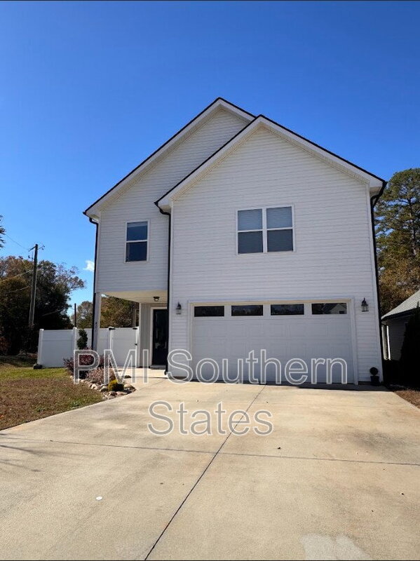401 Albus Dr, Travelers Rest, SC 29690 - photo 1