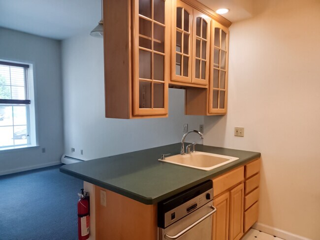 204 Main St unit 206-2, Poughkeepsie, NY 12601 - photo 2