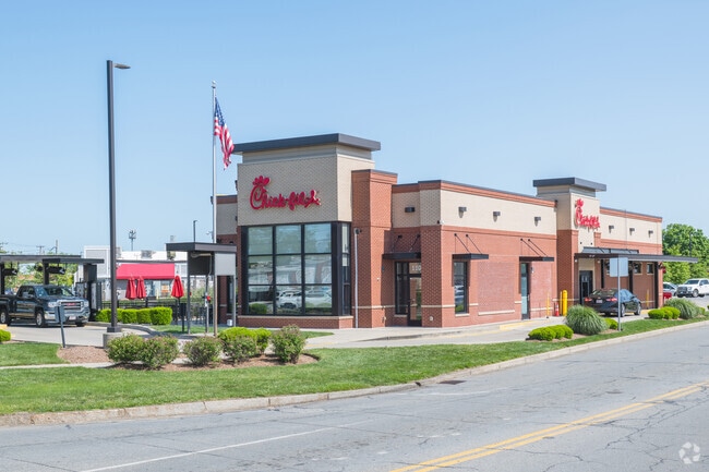 Chain restaurants and fast food along Route 6 in Seekonk are quite popular.