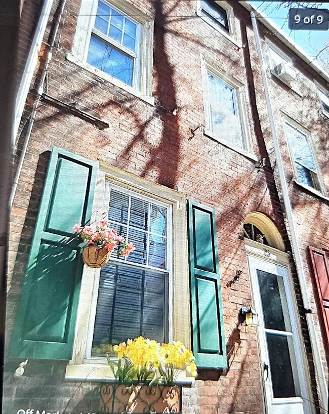 123 N Mole St, Philadelphia, PA 19102