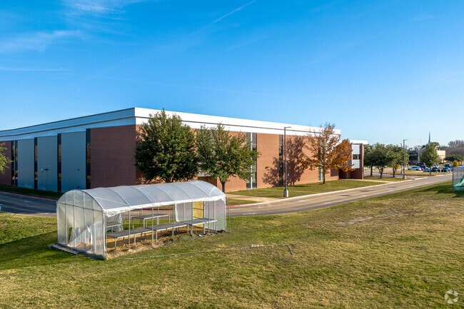 Lake Dallas Middle School is graded a B according to Niche.com.