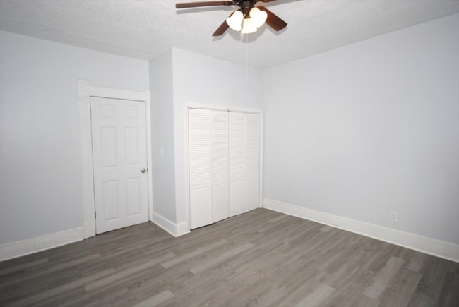 72 Hall St unit 72 Hall Street Room, Springfield, MA 01108 - photo 3