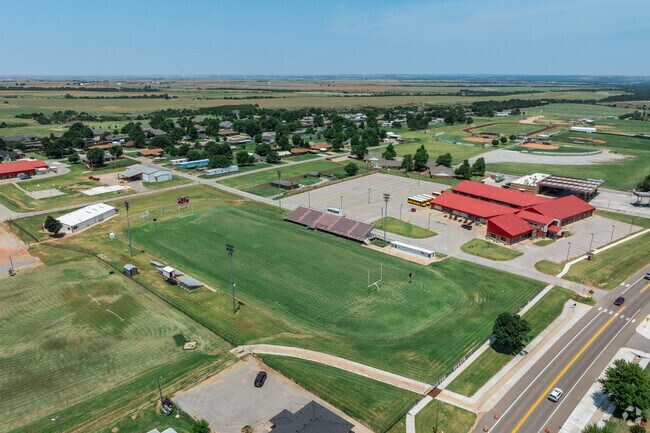 Hinton Middle School has an athletics program.