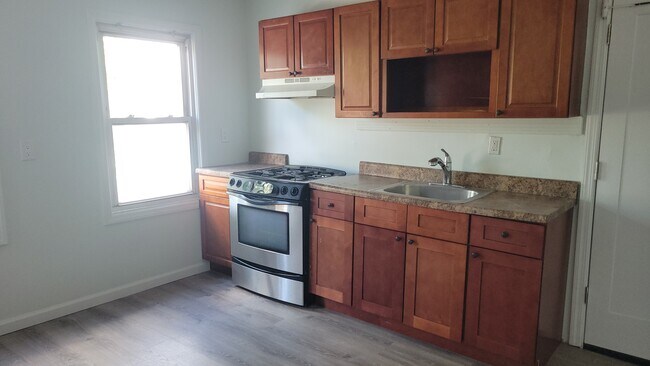 69 Mapes Ave unit 3, Newark, NJ 07112 - photo 3