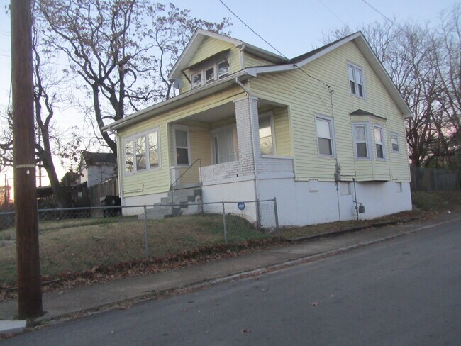 2101 Saint Xavier St unit 1F, Louisville, KY 40212 - photo 2