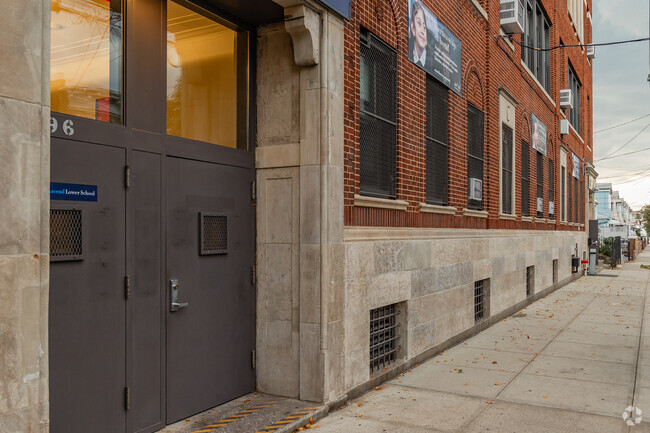 Cypress Hills Ascend Lower School has a student-teacher ratio of 12 to 1.