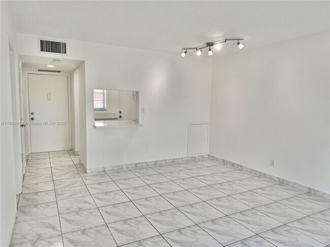 20201 NE 29th Ct unit 21, Miami, FL 33180 - photo 6