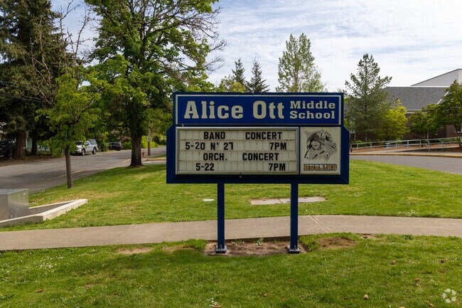 Alice Ott Middle School on SE Ramona Street in Powellhurst-Gilbert.