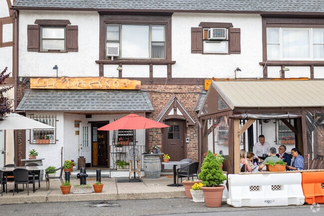 Il Toscano located near the Douglaston LIRR station offers both indoor and outdoor dining.