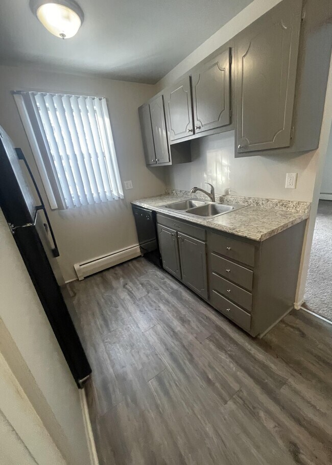 861 E Michigan Ave, Marshall, MI 49068