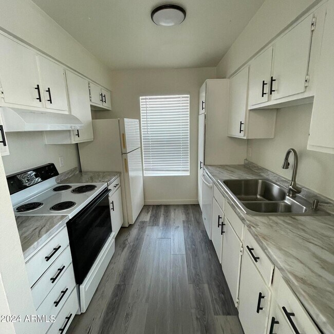 6641 W Ocotillo Rd unit 202, Glendale, AZ 85301 - photo 7