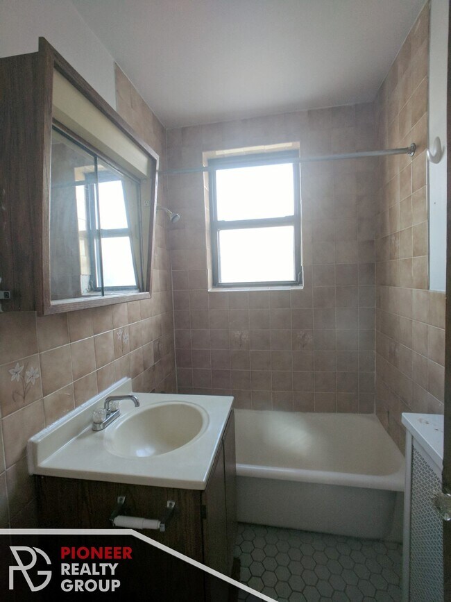 739 W Belmont Ave unit 416, Chicago, IL 60657 - photo 7