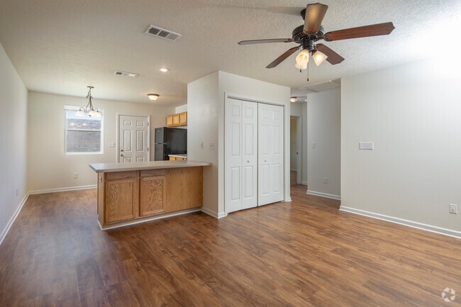 2BR, 1BA Living Room