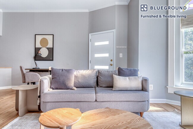 2107 O St NW unit FL1-ID340, Washington, DC 20037 - photo 2