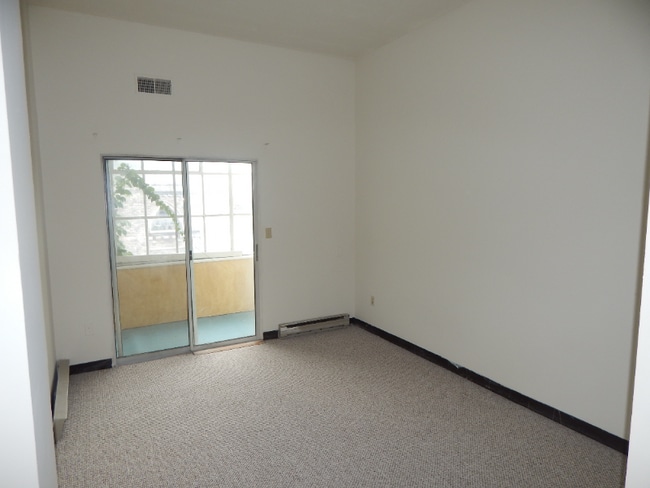 212 3rd St unit 4B, Troy, NY 12180 - photo 6