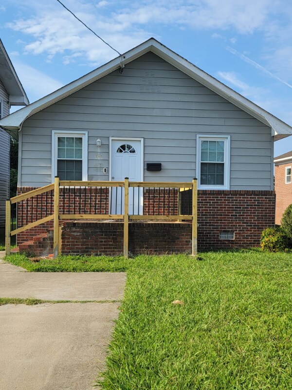 260 W Queen St, Hampton, VA 23669