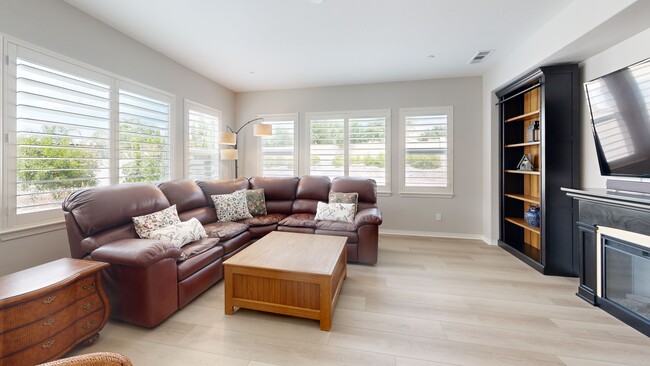 35582 Laurel Tree Ct, Winchester, CA 92596 - photo 3