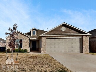 2923 Russell Rd, Chickasha, OK 73018