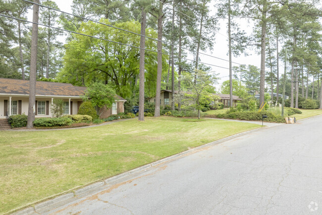 Large lot sizes are apparent upon entering the Lake Aumond neighborhood.