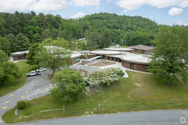Students living in Sapphire can attend the Blue Ridge School.
