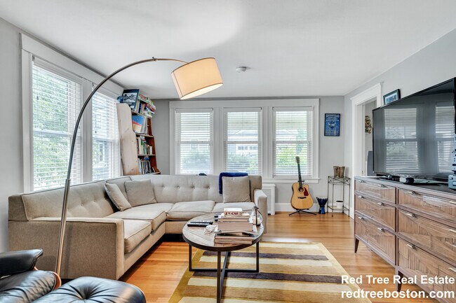 9 Keefe Ave unit 1, Newton Upper Falls, MA 02464 - photo 2