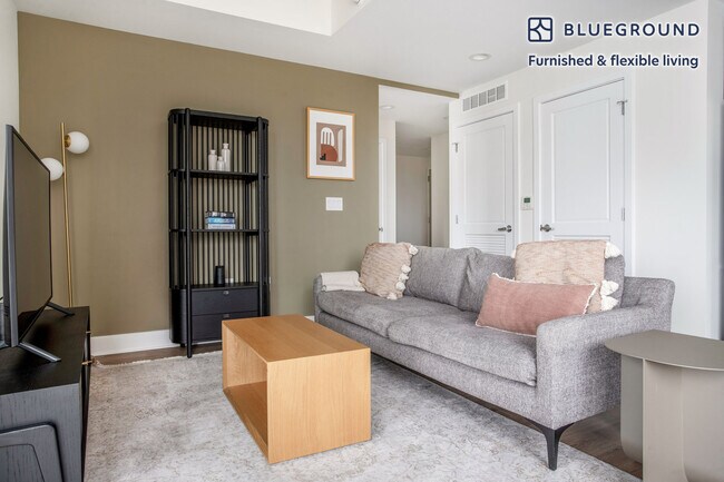 1446 S Grant St unit FL5-ID693, Arlington, VA 22202 - photo 3