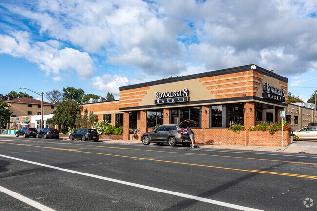 Kowalski's Market is a specialty grocery store located in the Diamond Lake neighborhood.