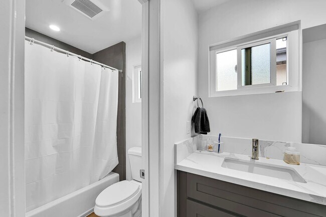 1240 W 29th St unit 9, Los Angeles, CA 90007 - photo 6