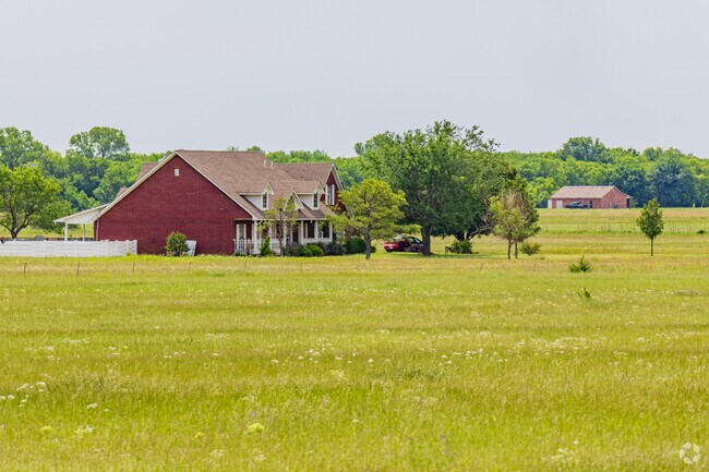 Big farmhouses with large yards are common in the Goldsby area.