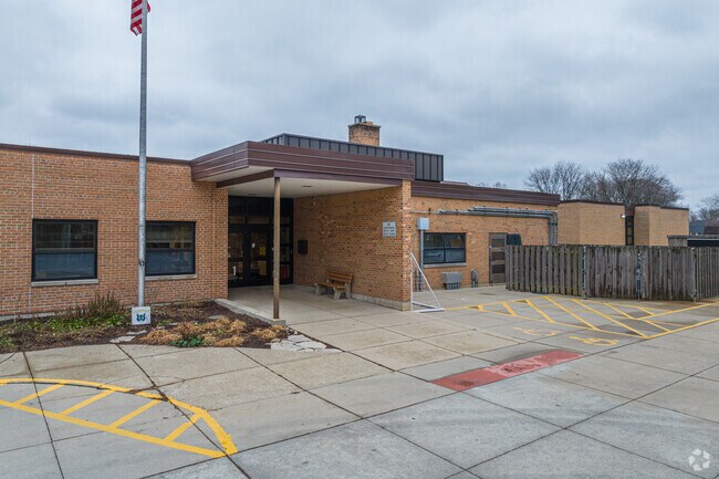 Lincoln Elementary School has a student-teacher ratio of 13 to 1.