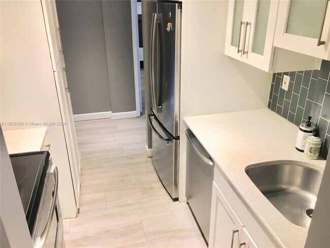 7601 Dickens Ave unit 202, Miami Beach, FL 33141 - photo 2