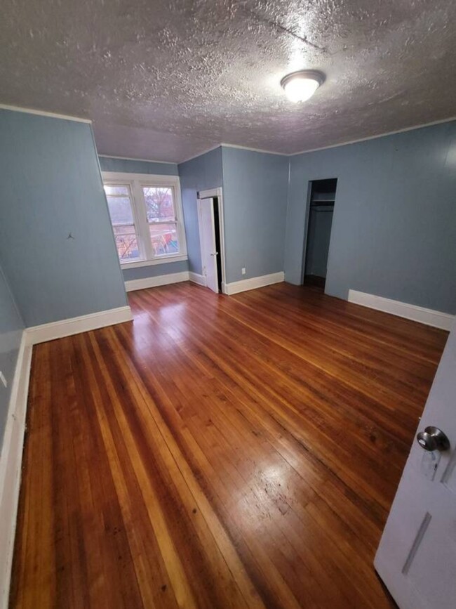 160 Sargeant St Unit Large 4 Bedroom, Hartford, CT 06105