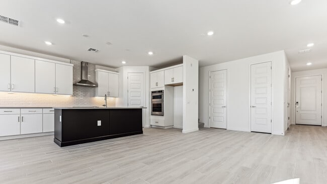 1169 E Kachina Trail, Phoenix, AZ 85042 - photo 4