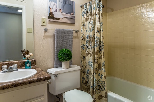 2BR, 2BA - 948 SF - 2nd Bathroom