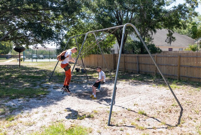 Parkside Coventry Park is located at 2730 Coventry Ln in West OAks.