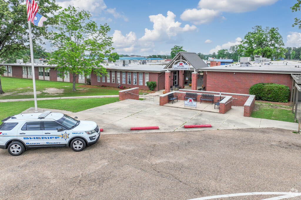 Richland Upper Elementary School is a part of the Rankin County School District.