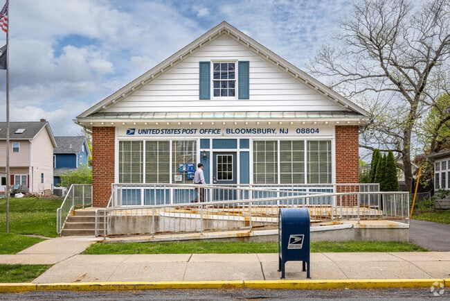Bloomsbury's US Post Office is conveniently located in the center of town.