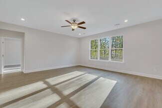 315 Longshore Dr, Kingsland, GA 31548