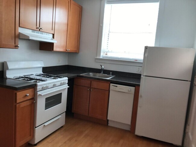 1600 W Granville Ave unit 16-2, Chicago, IL 60660 - photo 2