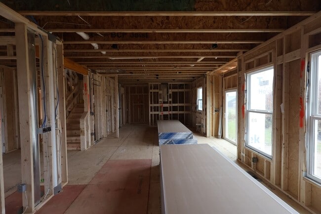 432 Crossing Ln, Dayton, OH 45449 - photo 2