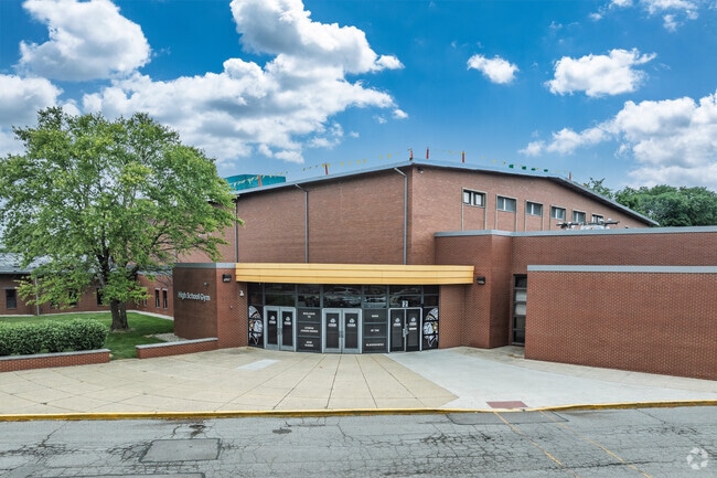 Cowan High School has a student-teacher ratio of 14 to 1.