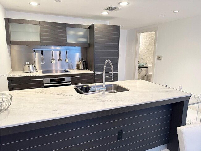 200 S Biscayne Blvd unit 4314, Miami, FL 33131 - photo 2