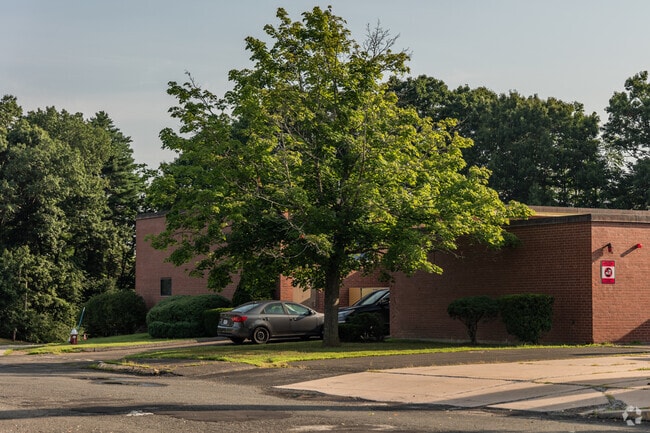 Fausey Elementary School is located in West Springfield, MA.