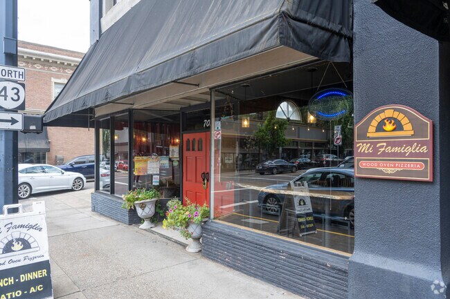 Mi Famiglia neighborhood classic pizza place.