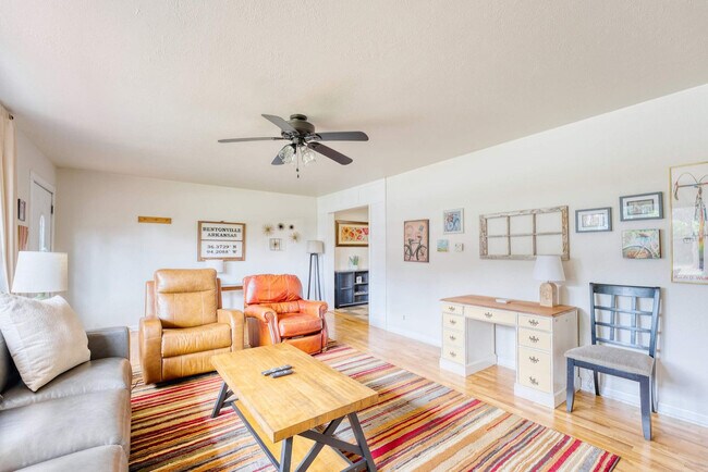 312 Crestview Dr unit ID1297039P, Bentonville, AR 72712 - photo 3